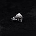 Bild in Galerie-Betrachter laden, Silver Skull Rings For Mens Signet Skull Ring Unique Gift For Man Biker Skull Ring Silver Pinky Skull Ring Silver Gothic Ring For Men