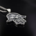 Bild in Galerie-Betrachter laden, Hand of Fatima Pendant