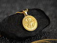 Bild in Galerie-Betrachter laden, Gold-plated Sanctus Benedict medal, elegant religious jewelry.