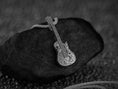 Bild in Galerie-Betrachter laden, Oxidized silver skull guitar pendant with music-themed design,