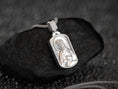 Bild in Galerie-Betrachter laden, Polished Saint James necklace in rectangular shape with shine,