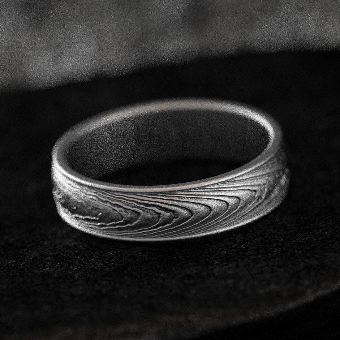 Feather-pattern oxidized silver ring with Damascus-style texture