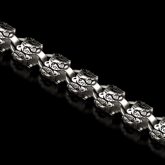 Cougar head detail in oxidized silver links