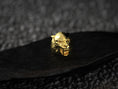 Bild in Galerie-Betrachter laden, Front view of gold-plated werewolf head ring variant.