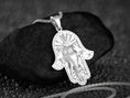 Bild in Galerie-Betrachter laden, Hamsa Hand Pendant