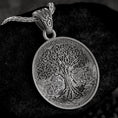 Bild in Galerie-Betrachter laden, Yggdrasil Pendant