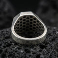 Load image into Gallery viewer, Wolf Signet Ring