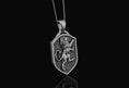 Bild in Galerie-Betrachter laden, Royal Lion Pendant