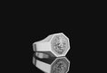 Bild in Galerie-Betrachter laden, Lion Signet Ring