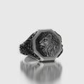 Bild in Galerie-Betrachter laden, Lion Ring Oxidized Finish