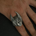 Bild in Galerie-Betrachter laden, Silver Hermes Ring