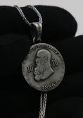 Bild in Galerie-Betrachter laden, Silver Coin Necklace