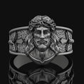 Bild in Galerie-Betrachter laden, Staring Jesus Ring
