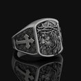 Bild in Galerie-Betrachter laden, Jesus of Nazareth INRI Silver Ring, Crown of Thorns Design, Men's Cross Pattern Band, Devotional Christian Jewelry Gift Oxidized Finish