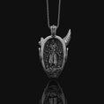 Bild in Galerie-Betrachter laden, Oni Mask Pendant

