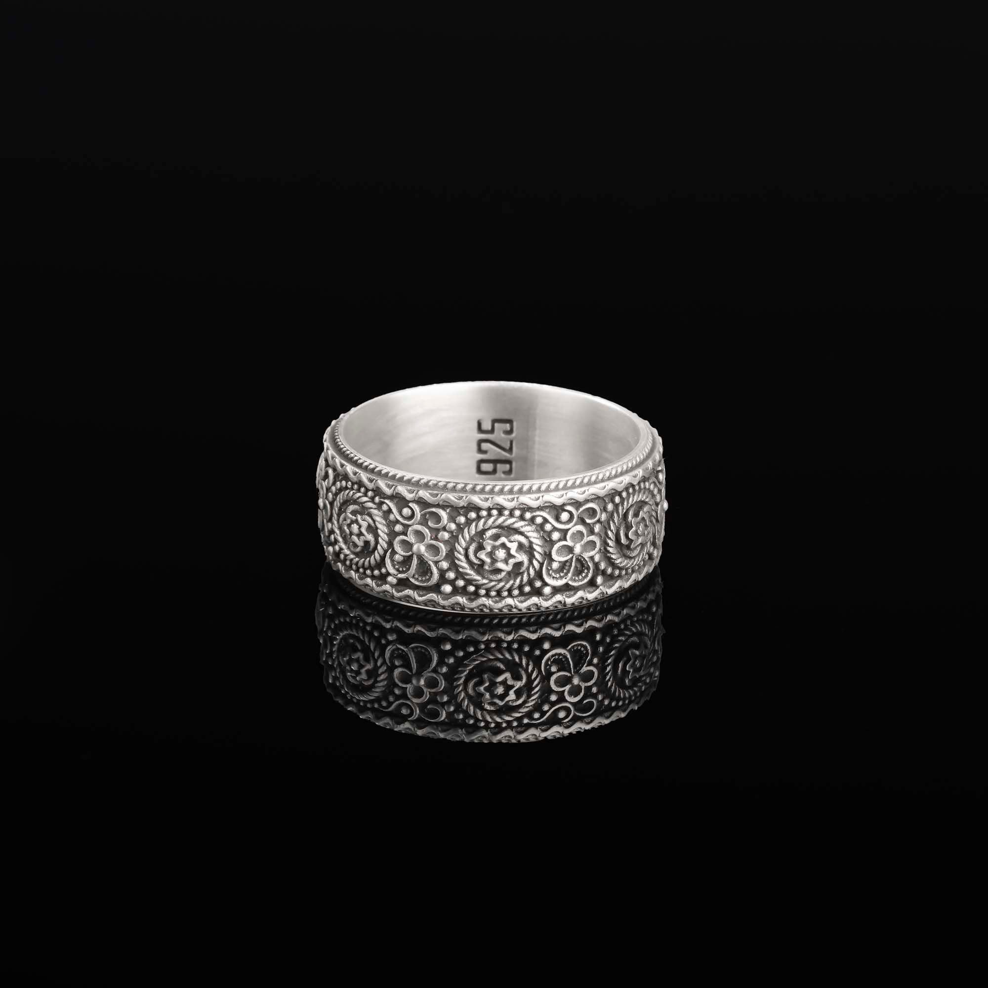 Baroque Pattern Gem Band Ring