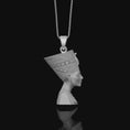 Bild in Galerie-Betrachter laden, Nefertiti Charm
