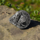 Silver Horse Ring with Lucky Horseshoe - Equestrian Jewelry, Symbol of Luck, Unique Gift for Horse Lovers