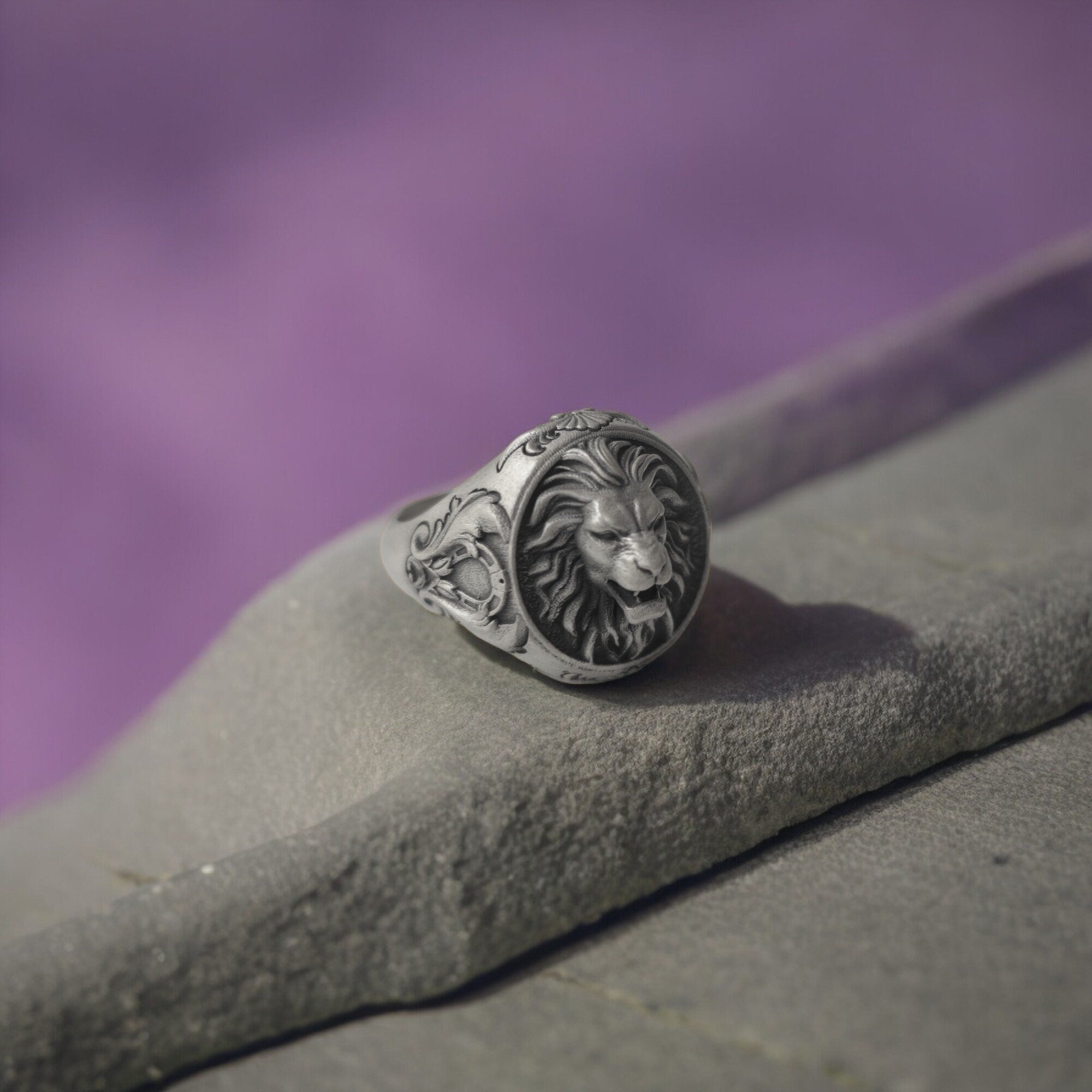 Silver Lion Ring with Lucky Horseshoe - Leo Symbol Jewelry, Unique Equestrian Gift, Elegant Lucky Ring