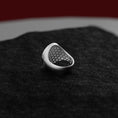 Bild in Galerie-Betrachter laden, Lilith Seal Signet Ring

