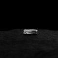 Bild in Galerie-Betrachter laden, 925 Silver Minimalist Floral Wedding Band - Engravable Ring, Elegant Nature-Inspired Design, Personalized Gift for Her or Him

