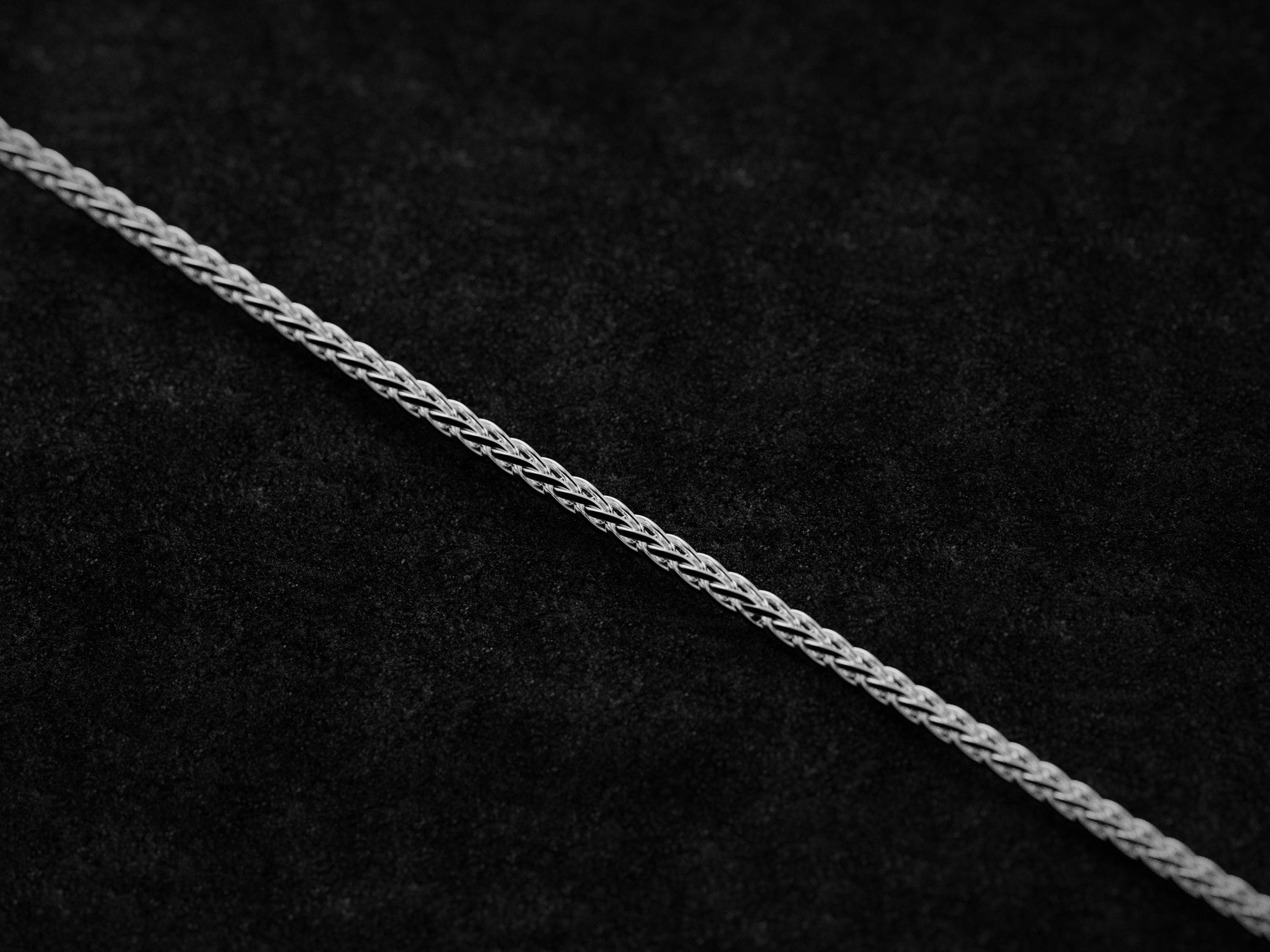 Rhodium-plated foxtail chain with high-shine durable finish.