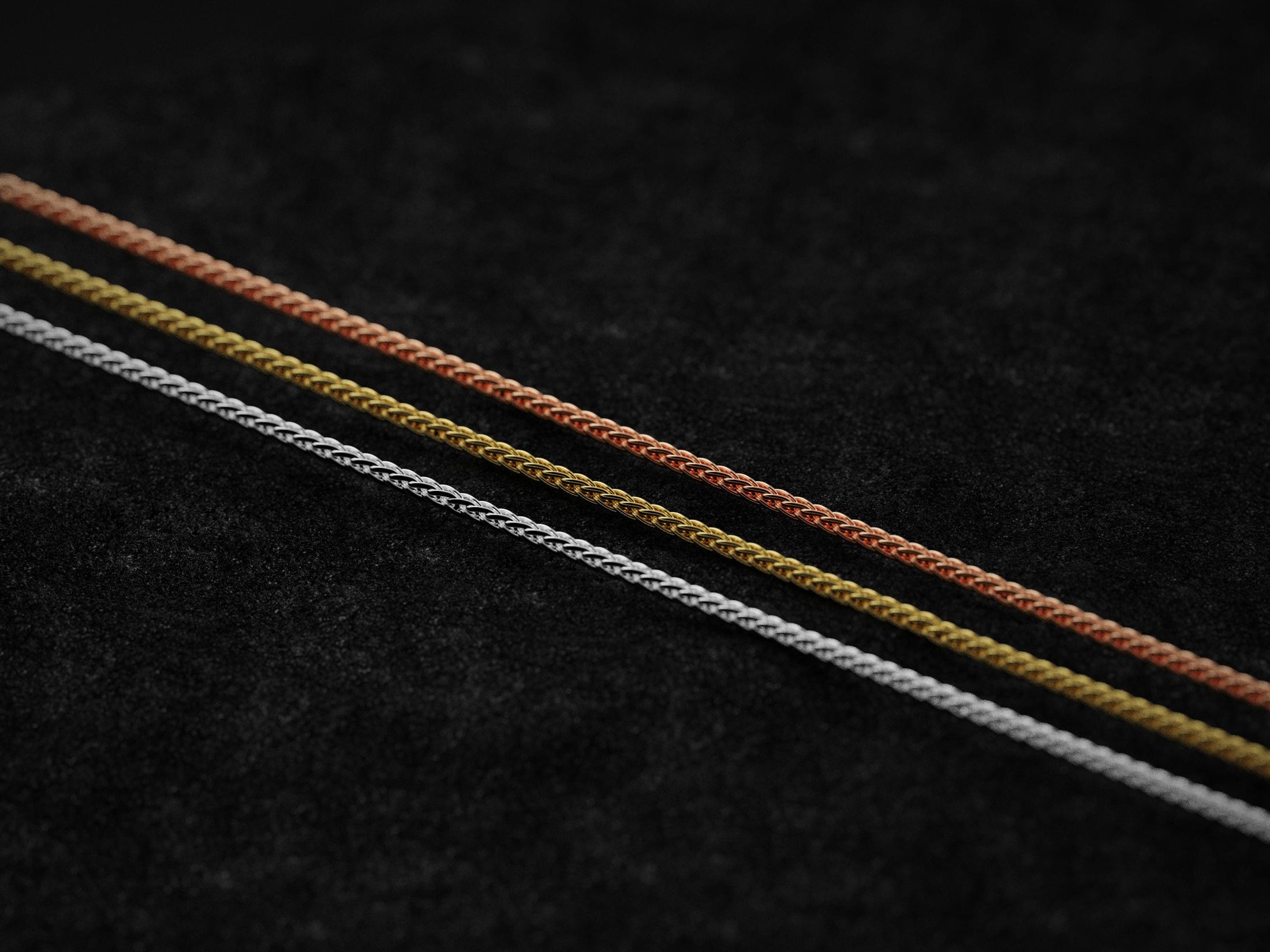 Triple Finish rhodium-plated, gold-plated, rose gold-plated foxtail chain for a soft and modern style.