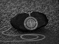 Bild in Galerie-Betrachter laden, Close-up of 925 sterling silver personalized compass pendant necklace
