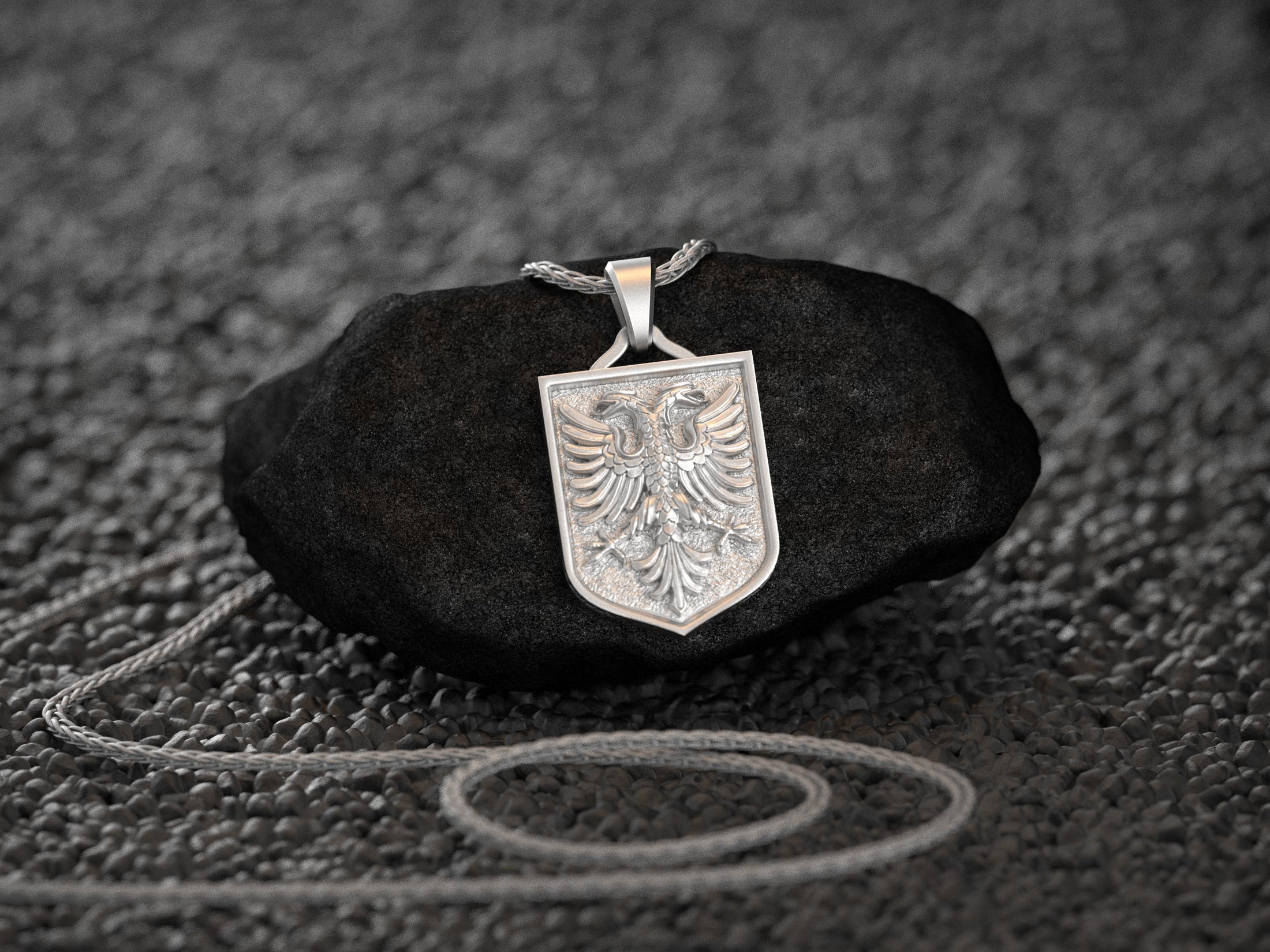 Shiny silver Shqiponja Dykrenare pendant with regal finish,