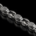 Bild in Galerie-Betrachter laden, Close-up of oxidized geometric silver chain link,
