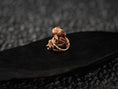 Bild in Galerie-Betrachter laden, Interior view of rose-gold octopus ring band.
