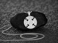 Bild in Galerie-Betrachter laden, Celtic Knot Pendant
