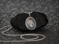 Bild in Galerie-Betrachter laden, Personalized Bear Pendant
