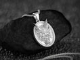 Bild in Galerie-Betrachter laden, Oni Mask Necklace
