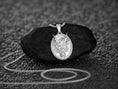 Bild in Galerie-Betrachter laden, Oni Mask Necklace

