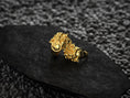 Bild in Galerie-Betrachter laden, “Gold-plated pair of Spartan Phalanx signet rings photographed from rear, showing shield emblems and hoplite details against a dark backdrop.”

