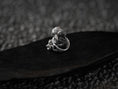 Bild in Galerie-Betrachter laden, Interior engraving view of sterling silver octopus ring band.
