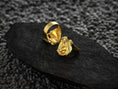Bild in Galerie-Betrachter laden, Interior view of gold-plated griffin ring band.
