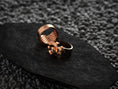 Bild in Galerie-Betrachter laden, Camera Ring for Photographers – Sterling Silver DSLR-Inspired Ring for Photography Lovers, Creatives & Gift for Him
