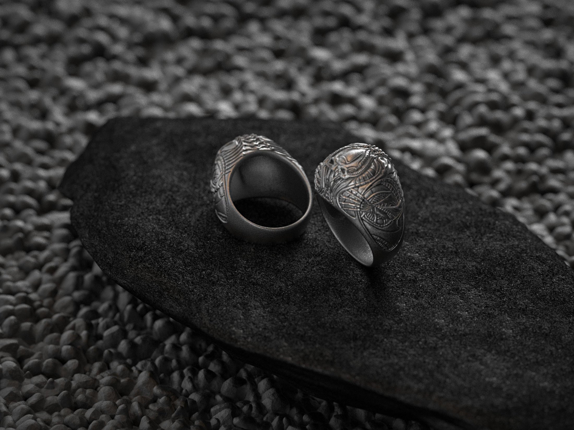 Giger Alien Skull Ring – Biomechanical Sci-Fi Gothic Jewelry in Sterling Silver