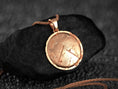 Bild in Galerie-Betrachter laden, Spartan Shield Pendant
