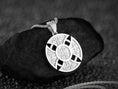 Bild in Galerie-Betrachter laden, Celtic Knot Pendant
