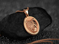 Bild in Galerie-Betrachter laden, Personalized Bear Pendant

