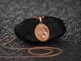 Bild in Galerie-Betrachter laden, Personalized Bear Pendant
