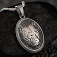 Bild in Galerie-Betrachter laden, Personalized Bear Pendant
