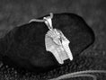 Bild in Galerie-Betrachter laden, Pharaoh Pendant
