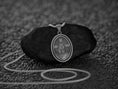 Bild in Galerie-Betrachter laden, Spinning Jesus Pendant - Engravable
