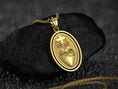 Bild in Galerie-Betrachter laden, Spinning Sacred Heart Pendant
