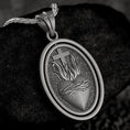 Bild in Galerie-Betrachter laden, Spinning Sacred Heart Pendant
