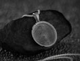 Bild in Galerie-Betrachter laden, Spartan Shield Pendant
